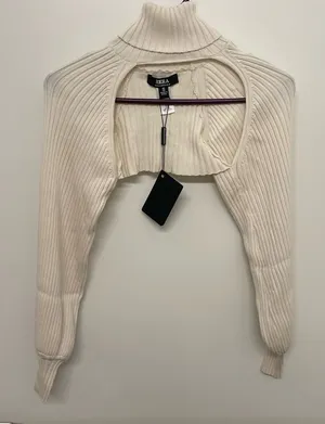 Hera Collection NWT Cream Turtleneck Sweater thumbnail 1