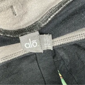 Alo Yoga Cropped Lightweight Joggers Size XS Athleisure thumbnail 3