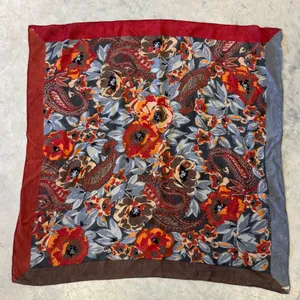 Vintage 70s Oscar de la Renta Floral Paisley Square Scarf Red Grey Silk 29x29 thumbnail 3