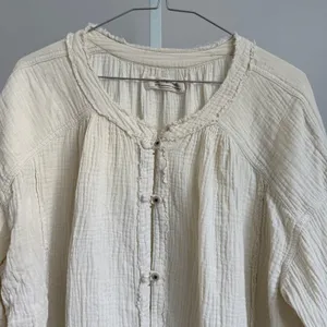 We The Free sz M‎ Cream Gauze Button Up Top Boho Lagenlook Relaxed Fit thumbnail 2