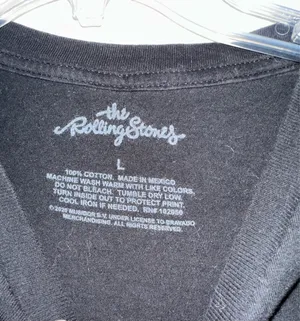 The Rolling Stone’s 89 Tongue Logo Black Graphic Tee is a size Large. thumbnail 2