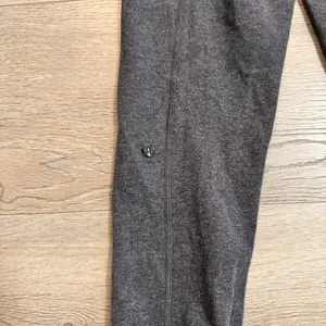 Lululemon Scrunch Waist Legs Cropped Leggings‎ Grey Size 4 Crop thumbnail 5
