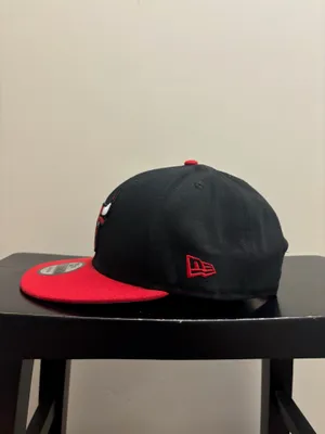 Chicago Bulls New Era Black & Red NBA Bull Logo Snapback Hat thumbnail 4