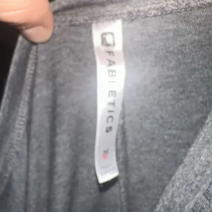 Fabletics gray sporty twist hem Athleisure long sleeve top thumbnail 4