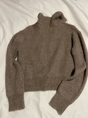 sweater thumbnail 2
