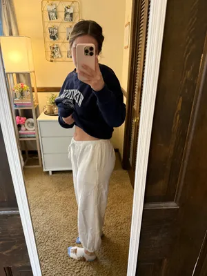 Hollister white sweatpants thumbnail 4