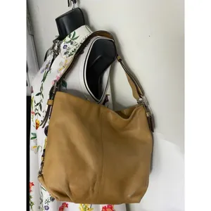 COACH Medium/ Large Leather Tan Shoulder Bag thumbnail 6