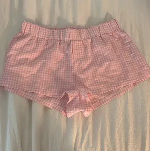 Edikted Checkered Pink Shorts  thumbnail 1