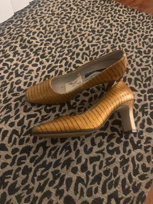 Vintage gold crocskin heels Size 5.5 thumbnail 4