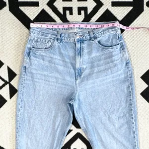 American Eagle x The Jeans Redesign Mom Jean in Washed Blue Size 14 thumbnail 5