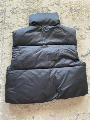 Amazon Black Cropped Puffer Vest thumbnail 5