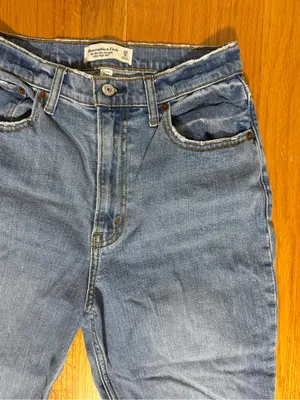 Abercrombie & Fitch Curve Love '90s Slim Straight Ultra High Rise Jeans Size 28 thumbnail 2