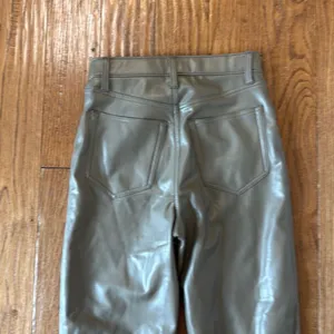 Abercrombie & Fitch 90’s ultra high rise straight taupe faux leather pant 25 thumbnail 11