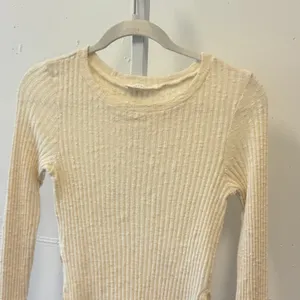Honey Punch Cream Ribbed Knit Long Sleeve Top Side Slit Crew Neck Small 7T0031H thumbnail 3