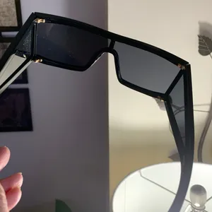 🔥SALE🔥Authentic MOSCHINO 99 Shield studs sunglasses thumbnail 6
