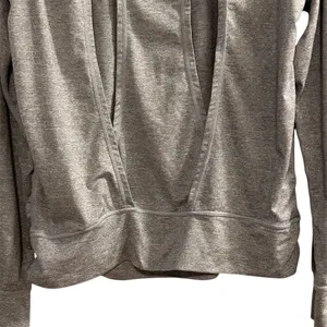 Yogalicious Women's Gray Long‎ Sleeve Top Open Back Thumb Holes Size M thumbnail 7