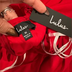 🆕 Lulu's Strapless Red Dress Size M thumbnail 6