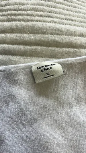 Abercrombie & Fitch T-shirts thumbnail 2