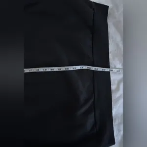 Women’s Black Crewneck Sweatshirt Soft Cozy Minimalist Pullover Size Large thumbnail 7