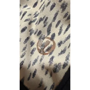 Lululemon Choose a Side Reversible Shorts Tan Black Animal Print Size 8 thumbnail 4