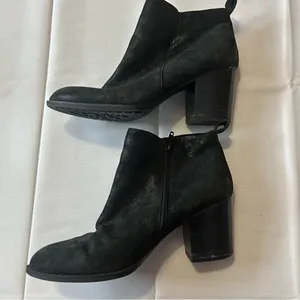 Sofft Ware Black Suede Ankle Heeled Boots Womens Size 9M Metallic Shimmer thumbnail 2
