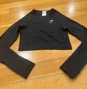 Gymshark black long sleeve crop top size small . thumbnail 1