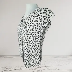 Ann Taylor Top Sz S White Black Print Split Neck Pleated Sleeveless Lightweight thumbnail 2