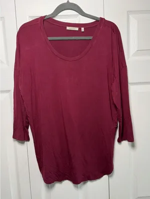 Babaton Relaxed Scoop Neck Top Womens Size‎ M Burgundy 3/4 Sleeve Jersey Aritzia thumbnail 1