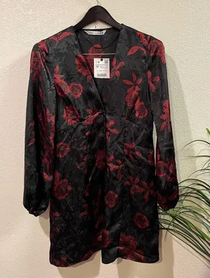 BNWT Zara Black Satin Red Floral Jacquard Mini Dress Size Medium thumbnail 1