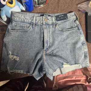 Hollister Mom Shorts thumbnail 2