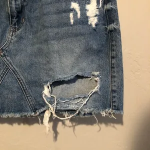 Express‎ Distressed Denim Mini Skirt Blue Size 12 thumbnail 2