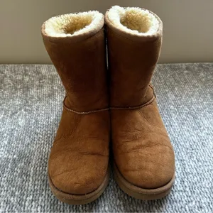UGG Classic Short Breast Cancer Awareness Chestnut Boots Pink Ribbon Size 6 Rare thumbnail 4