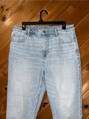 American Eagle Strigid Mom Jean in Blue Breeze thumbnail 6
