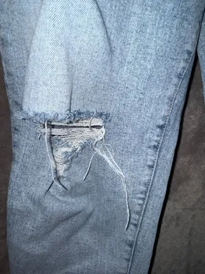 Old Navy High-Rise Straight Raw Hem Distressed Jeans Size 8 thumbnail 5