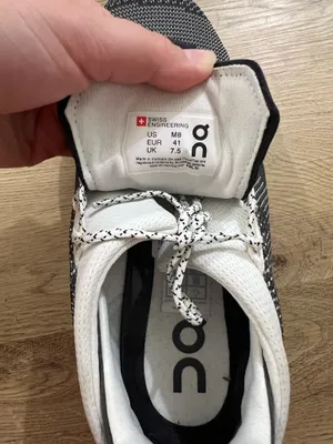 On Cloud Running Shoes thumbnail 2