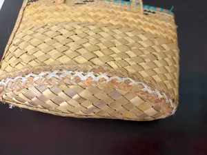 vintage hand-woven Nassau Bahamas raffia flower handbag thumbnail 4
