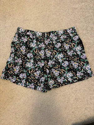 Ett:Twa by Anthropologie Black and Blue Floral High Waisted Shorts thumbnail 8