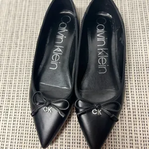 Calvin Klein black pointy ballet flats sz 8M thumbnail 6