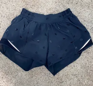 Lululemon Hottty Hot 2.5 Shorts Black Size 4 thumbnail 1