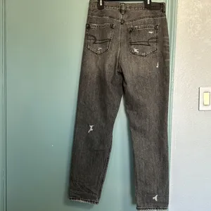 American Eagle Gray Distressed Mom Jeans Size 4 thumbnail 5