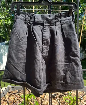 Abercrombie & Fitch Women’s Black High Waist Pleated Front Shorts Sz XS Preppy thumbnail 1