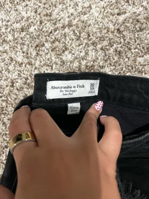 Abercrombie Jeans 90s Baggy Low-Rise Curve Love thumbnail 4