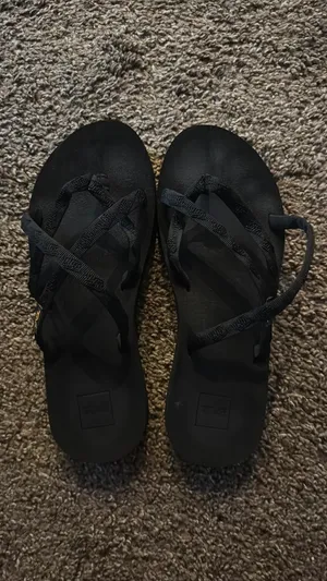 Teva Flip-Flops Women’s Olowahu Black Strappy thumbnail 2
