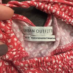 Urban Outfitters Red and‎ White Floral Crop Top thumbnail 2