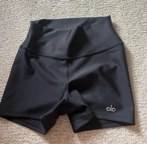 Alo biker airbrush shorts 5” thumbnail 2