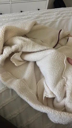 White Fleece Size M thumbnail 2