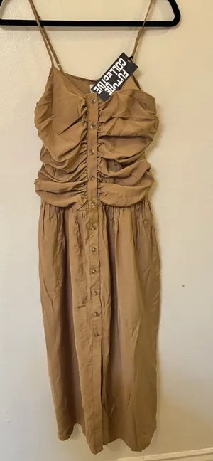 Dres New Size m future Colletive Brown Size M thumbnail 1