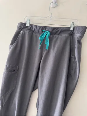 FIGS Women's Zamora‎ Jogger Scrub Pants in Graphite thumbnail 4