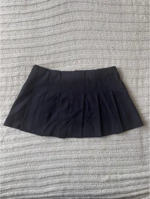 Abercrombie NWOT black pleated mini skirt XS thumbnail 2