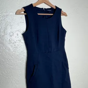 Lands' End Women's Navy‎ Blue Sheath Ponte Knit Sleeveless Dress Size 4 thumbnail 2
